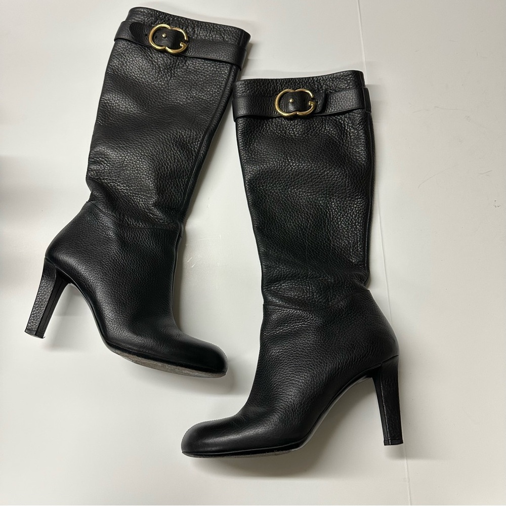 Gucci Women’s Black Leather Knee-High Heeled Boots with gold GG buckle strap - Picture 2 of 12